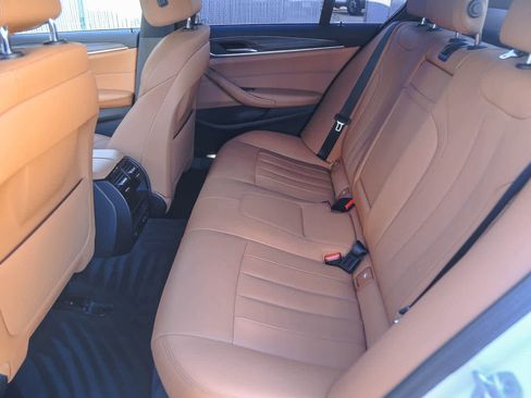 Certified 2023 BMW 530e w/ Convenience Package image 15