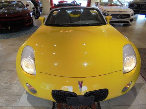 Used 2007 Pontiac Solstice Convertible RWD image 30