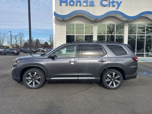 New 2025 Honda Pilot Touring image 5