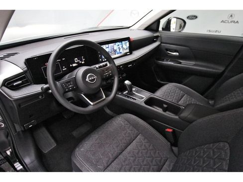Used 2026 Nissan Kicks SV w/ SV Premium Package FWD image 14