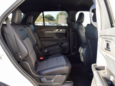 New 2026 Ford Explorer ST-Line w/ ST-Line Street Pack image 24