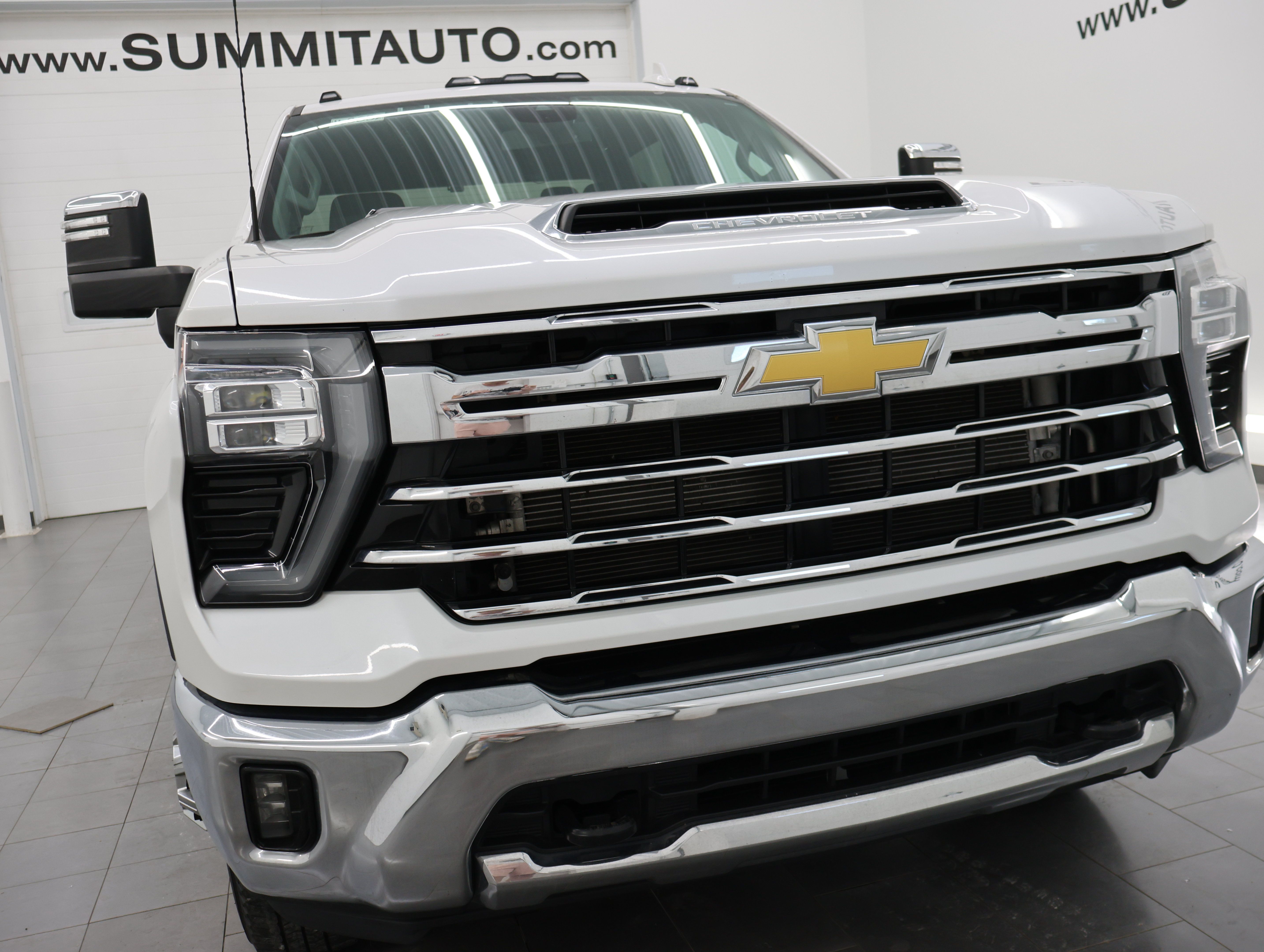 Used 2024 Chevrolet Silverado 3500 LTZ w/ LTZ Convenience Package AWD/4WD image 21
