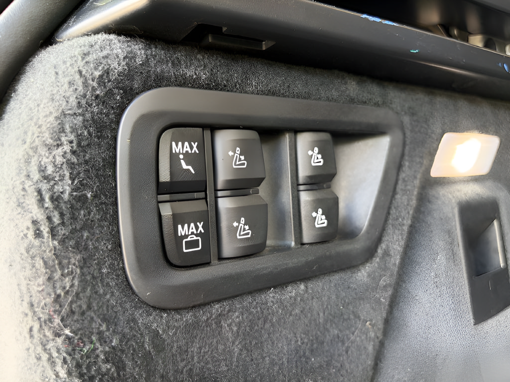 Used 2023 BMW X7 xDrive40i w/ Premium Package AWD/4WD image 8