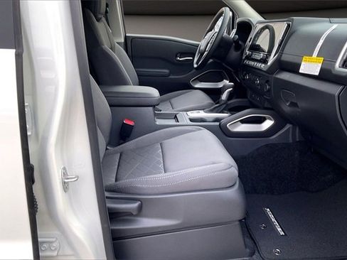 New 2026 Nissan Frontier 4x4 Crew Cab image 11