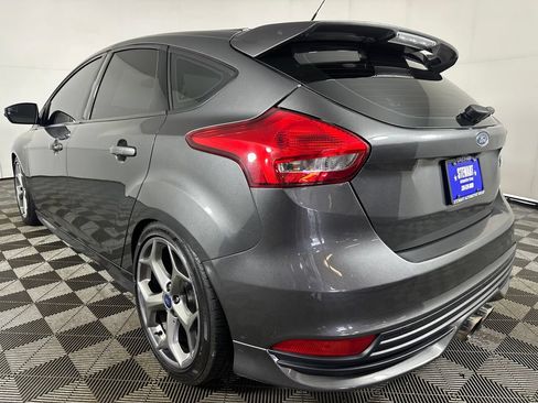 Used 2017 Ford Focus ST FWD image 3