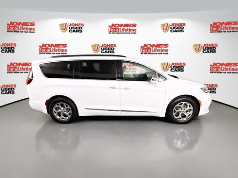 Used 2022 Chrysler Pacifica Limited FWD image 20