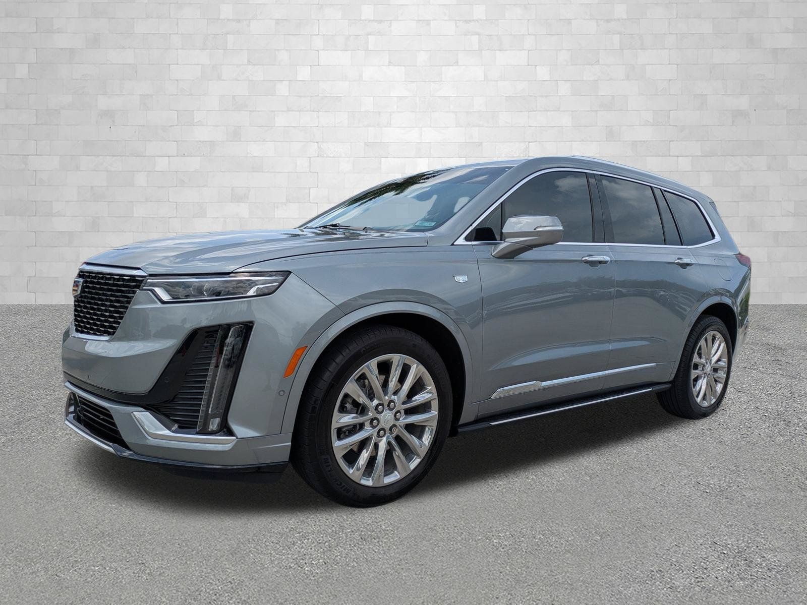 Used 2023 Cadillac XT6 Premium Luxury w/ Technology Package FWD image 5