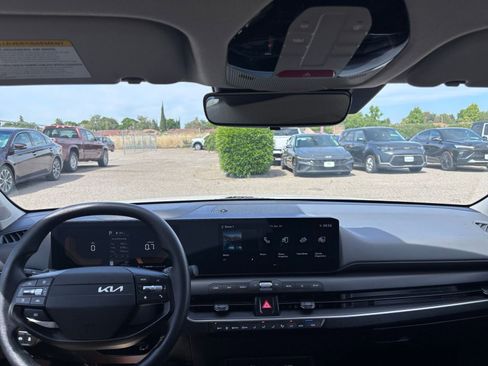 Used 2025 Kia K4 LXS FWD image 34