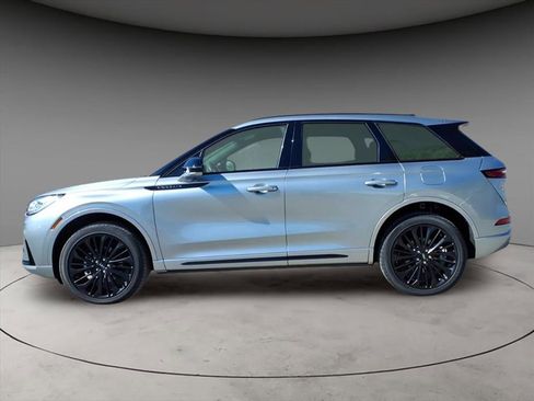 Used 2023 Lincoln Corsair Reserve w/ Equipment Group 201A image 2