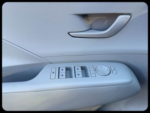 Used 2025 Hyundai Kona SEL FWD image 14
