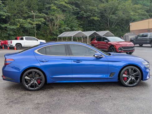 Used 2023 Genesis G70 2.0T w/ Sport Prestige Package RWD image 10
