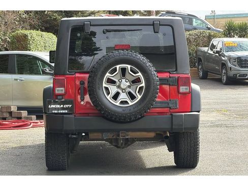 Used 2014 Jeep Wrangler Unlimited Rubicon w/ Connectivity Group AWD/4WD image 6