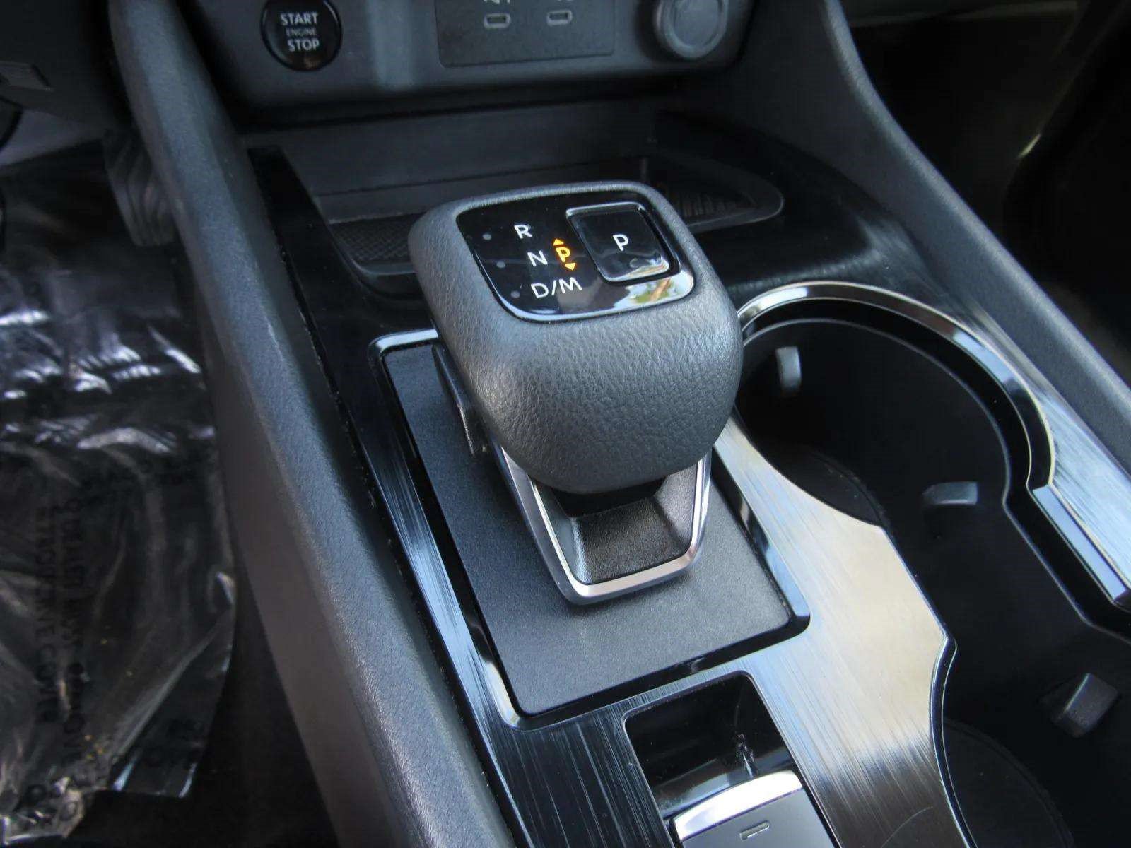 Used 2025 Nissan Rogue SV FWD image 21