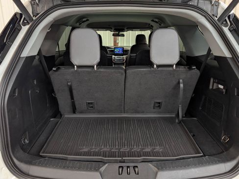 Used 2022 Ford Explorer XLT w/ Equipment Group 202A AWD/4WD image 46