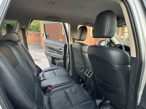 Used 2019 Mitsubishi Outlander SE image 10