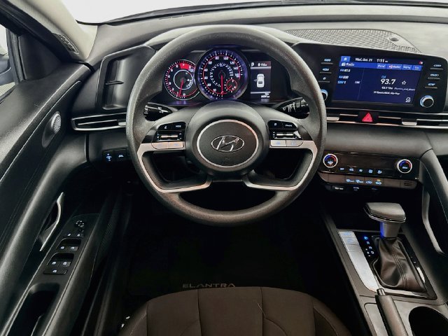 Used 2021 Hyundai Elantra SEL FWD image 14