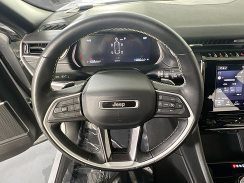 Used 2022 Jeep Grand Cherokee Altitude image 11