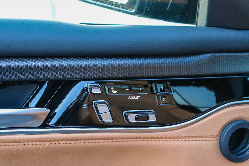 New 2026 Jeep Grand Wagoneer L Summit AWD/4WD image 25