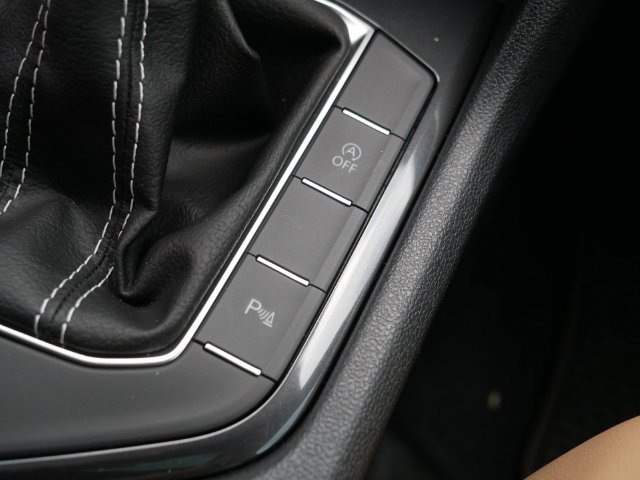Certified 2024 Volkswagen Tiguan SE R-Line AWD/4WD image 33