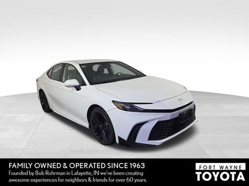 Used 2025 Toyota Camry SE FWD image 4