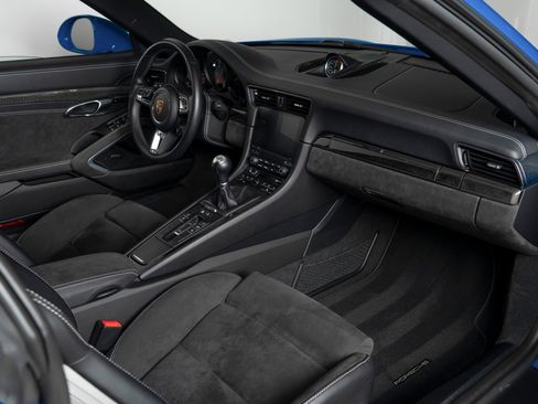 Used 2018 Porsche 911 Targa 4 GTS image 31