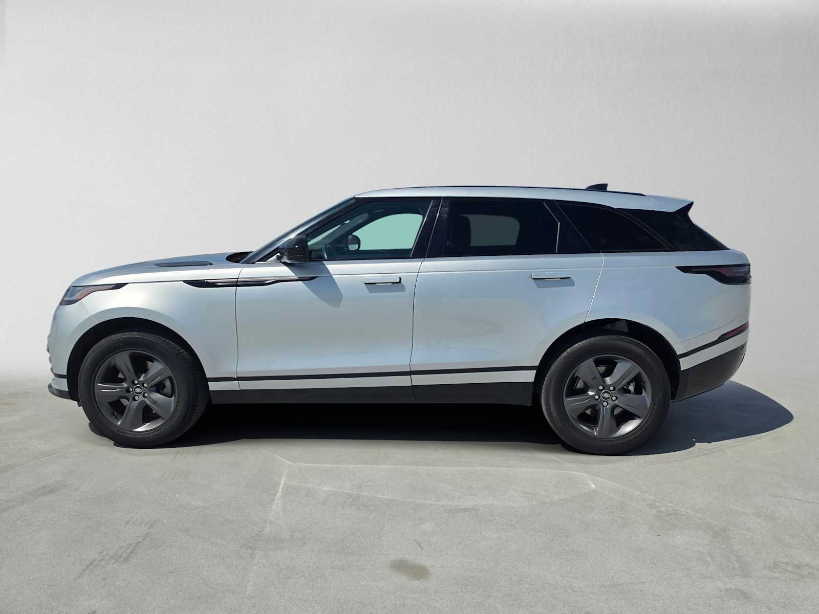 Used 2024 Land Rover Range Rover Velar Dynamic SE AWD/4WD image 3