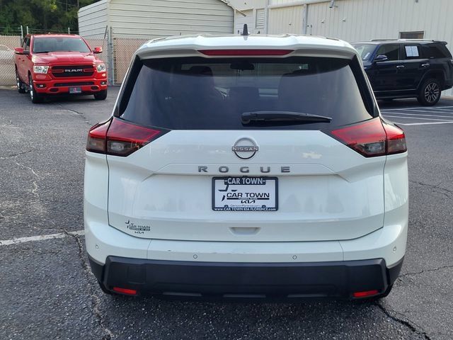 Used 2024 Nissan Rogue S FWD image 3