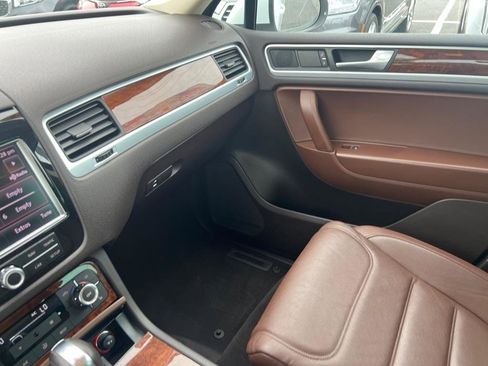 Used 2014 Volkswagen Touareg VR6 AWD/4WD image 32