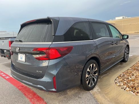 Used 2026 Honda Odyssey Elite image 3