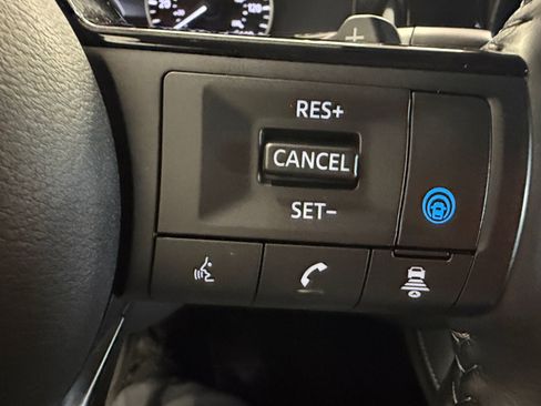 Used 2025 Nissan Pathfinder SL AWD/4WD image 47