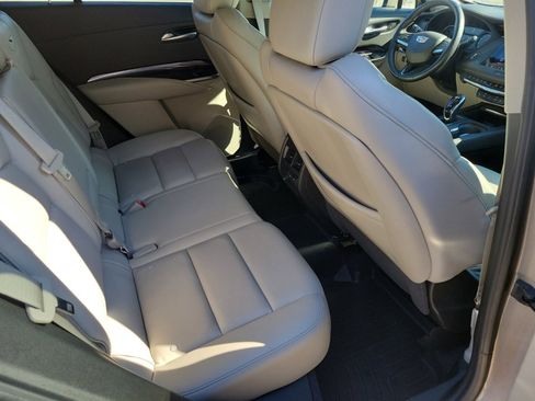 Used 2023 Cadillac XT4 Luxury w/ Cold Weather Package image 32