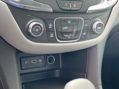 Certified 2022 Chevrolet Equinox LS w/ Driver Confidence II Package AWD/4WD image 12