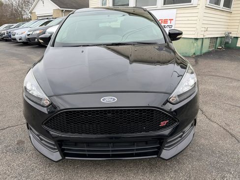 Used 2017 Ford Focus ST image 4