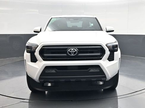 Used 2024 Toyota Tacoma SR5 AWD/4WD image 8