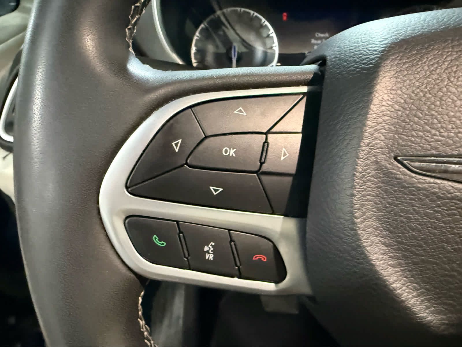Used 2023 Chrysler Pacifica Touring-L FWD image 17