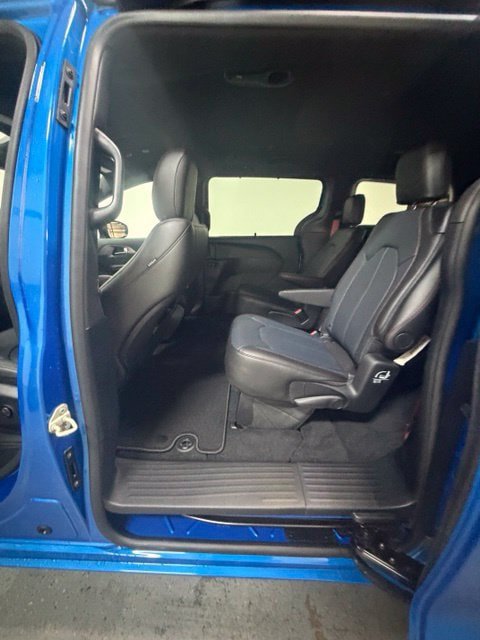 New 2027 Chrysler Pacifica Select FWD image 23