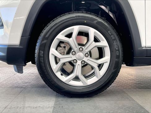 Used 2024 Jeep Compass Latitude AWD/4WD image 8