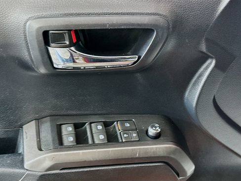 Used 2018 Toyota Tacoma TRD Sport w/ Technology Package RWD image 19