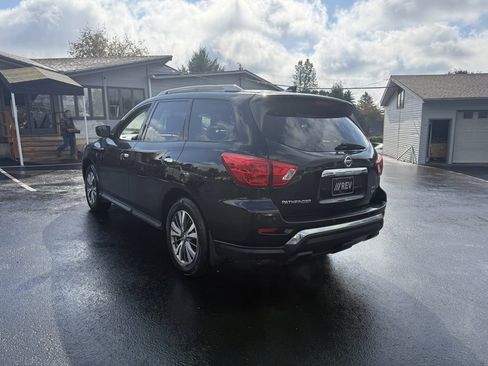 Used 2020 Nissan Pathfinder SV image 3