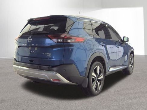 Used 2023 Nissan Rogue Platinum image 2