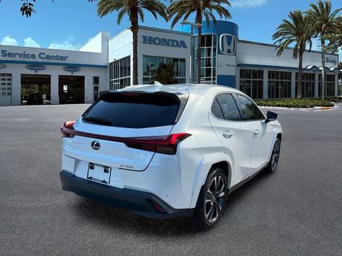 Used 2022 Lexus UX 200 w/ Premium Package FWD image 8