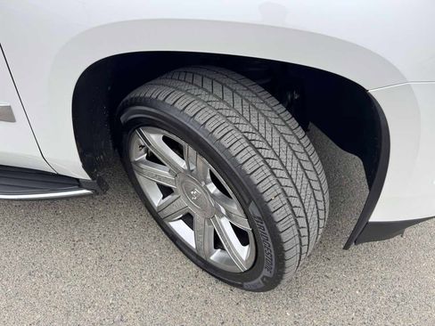 Used 2017 Cadillac Escalade Luxury image 43