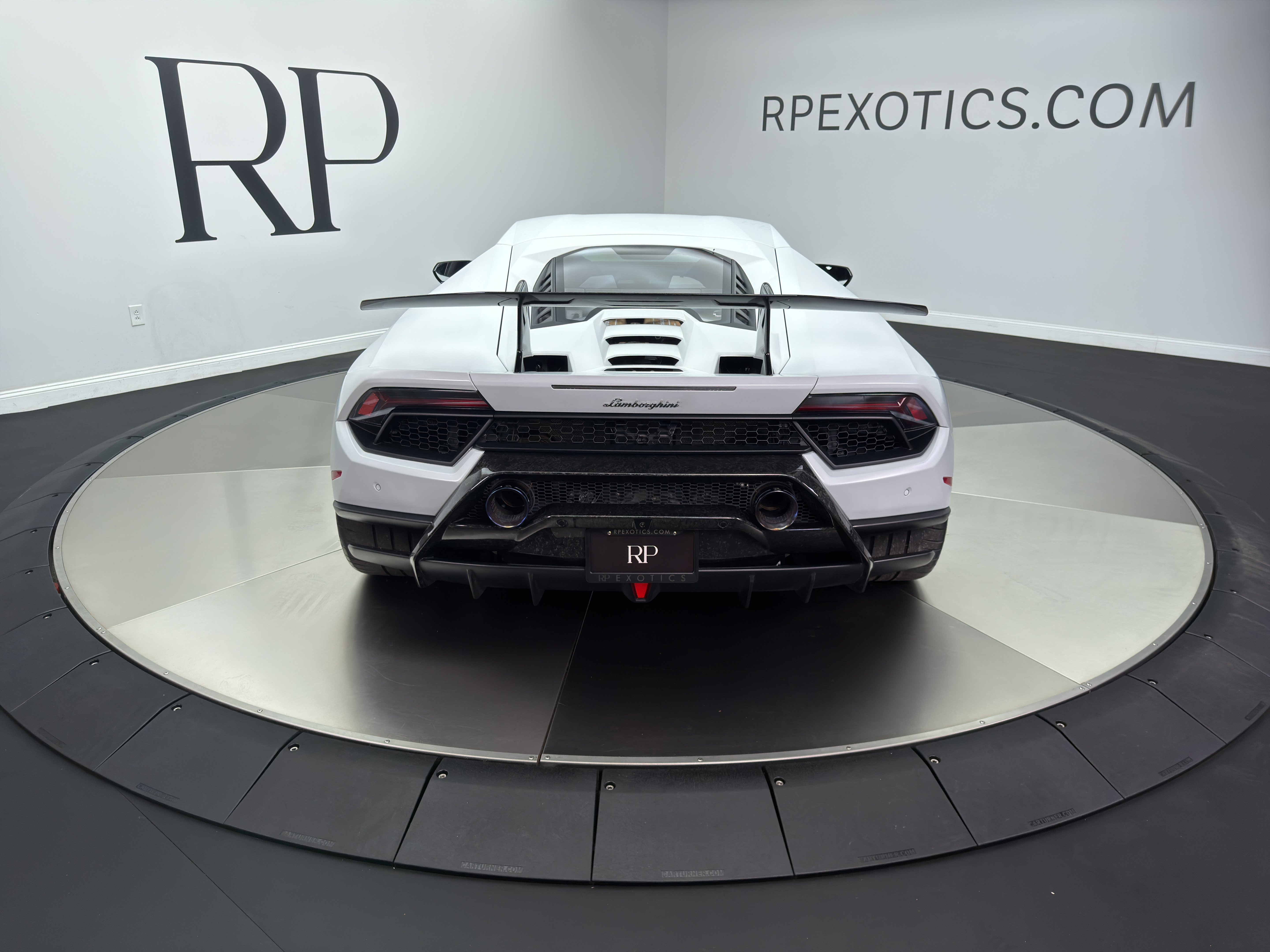 Used 2018 Lamborghini Huracan Performante AWD/4WD image 5