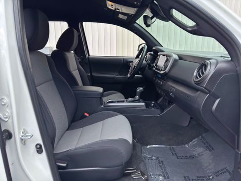 Used 2021 Toyota Tacoma TRD Sport w/ Technology Package RWD image 14