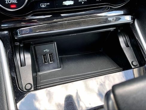 Used 2019 INFINITI QX30 FWD image 26