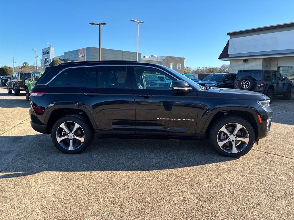New 2024 Jeep Grand Cherokee Limited 4xe w/ Luxury Tech Group II AWD/4WD image 12