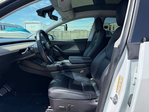 Used 2021 Tesla Model Y Long Range AWD/4WD image 19