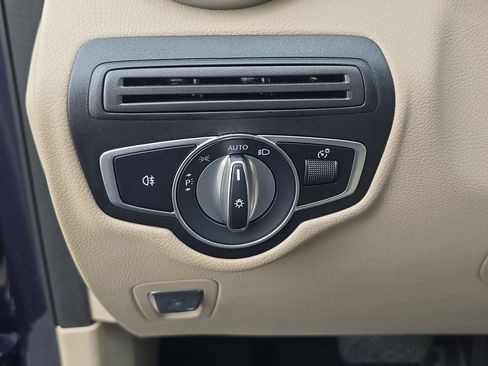 Used 2022 Mercedes-Benz GLC 300 image 24