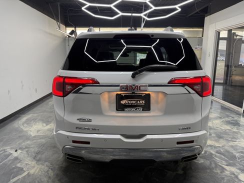 Used 2018 GMC Acadia Denali w/ Technology Package AWD/4WD image 4
