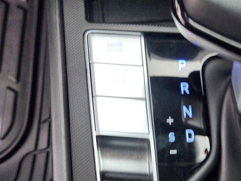 Certified 2023 Hyundai Elantra Limited w/ Preferred Accessory Package image 23